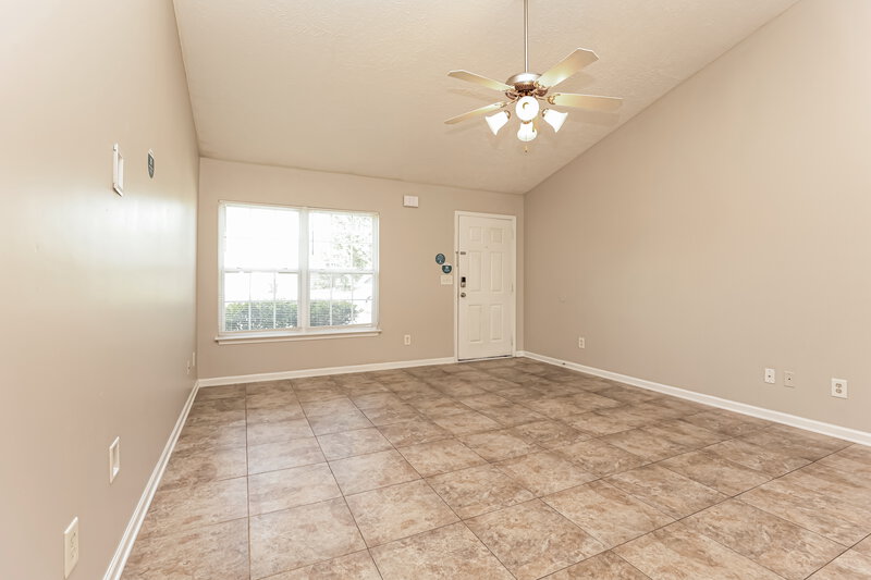 2,065/Mo, 165 Howard Woody Dr La Vergne, TN 37086 Living Room View 2