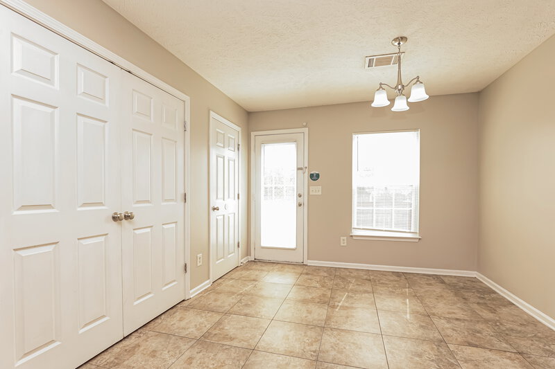 2,065/Mo, 165 Howard Woody Dr La Vergne, TN 37086 Dining Room View