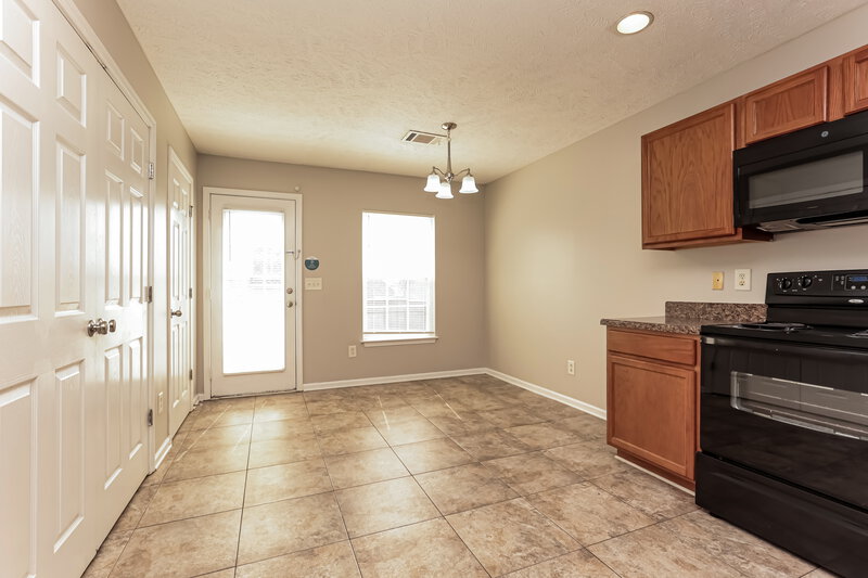 2,065/Mo, 165 Howard Woody Dr La Vergne, TN 37086 Kitchen View