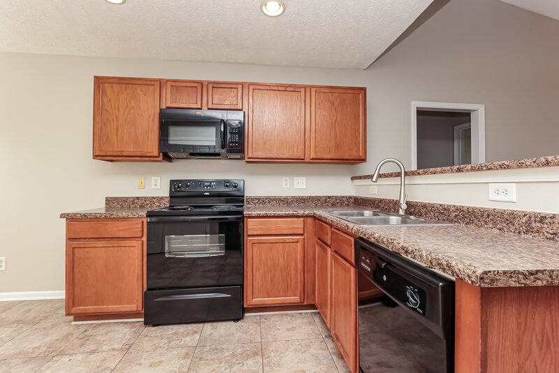 2,065/Mo, 165 Howard Woody Dr La Vergne, TN 37086 Kitchen View 2
