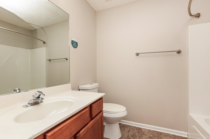 2,065/Mo, 165 Howard Woody Dr La Vergne, TN 37086 Bathroom View