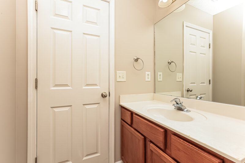 2,065/Mo, 165 Howard Woody Dr La Vergne, TN 37086 Bathroom View 2