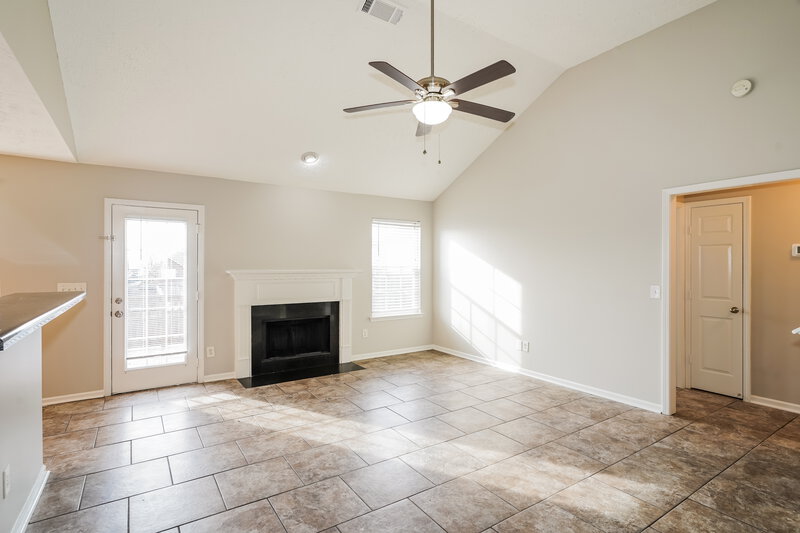 2,480/Mo, 313 Sarna Dr La Vergne, TN 37086 Living Room View 2