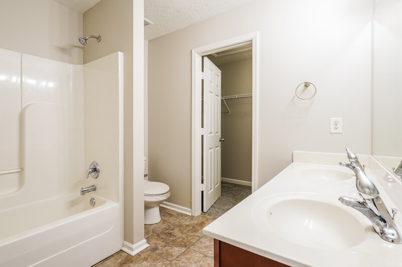 2,480/Mo, 313 Sarna Dr La Vergne, TN 37086 Main Bathroom View
