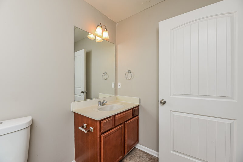 2,505/Mo, 163 Lyndhurst Dr La Vergne, TN 37086 Bathroom View 2