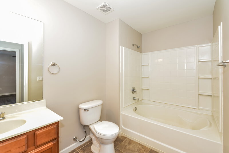 2,625/Mo, 1101 Modesto Ct La Vergne, TN 37086 Bathroom View