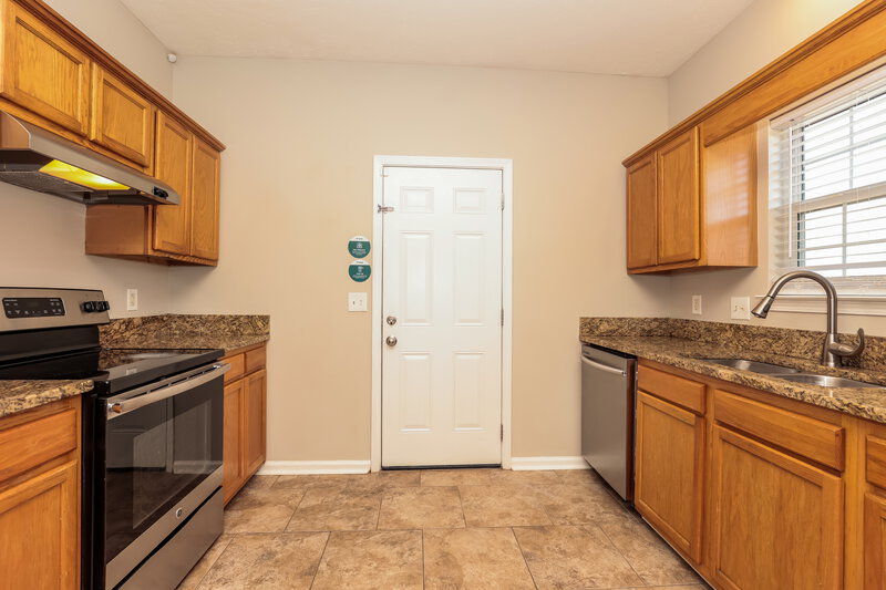 1,980/Mo, 1207 Larzelere Ln La Vergne, TN 37086 Kitchen View