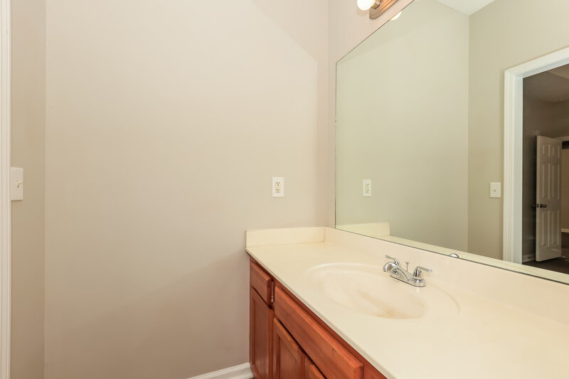 1,980/Mo, 1207 Larzelere Ln La Vergne, TN 37086 Main Bathroom View