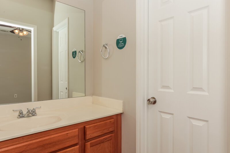 1,980/Mo, 1207 Larzelere Ln La Vergne, TN 37086 Main Bathroom View 2