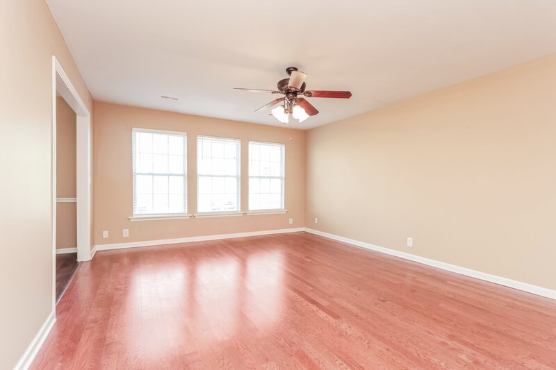 1,860/Mo, 1008 Cheryl Ln La Vergne, TN 37086 Living Room View