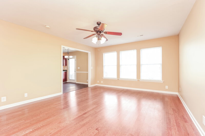 1,860/Mo, 1008 Cheryl Ln La Vergne, TN 37086 Living Room View 2