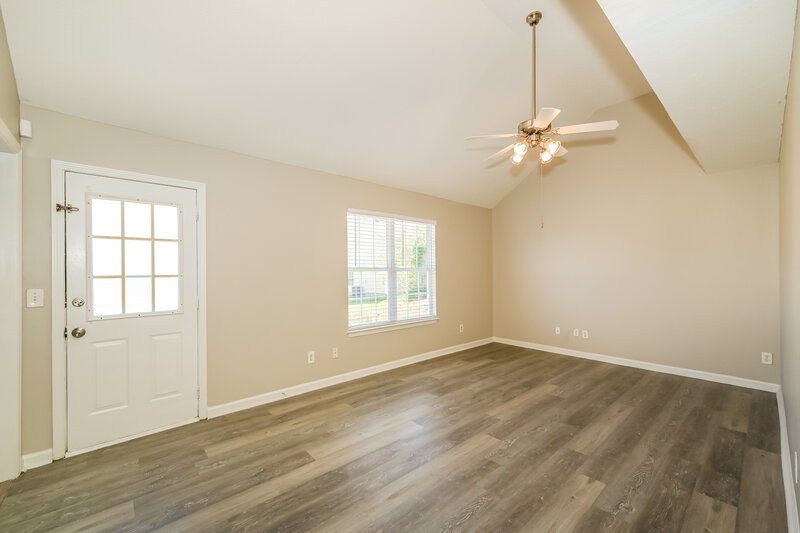 2,070/Mo, 1303 Tonya Dr La Vergne, TN 37086 Living Room View