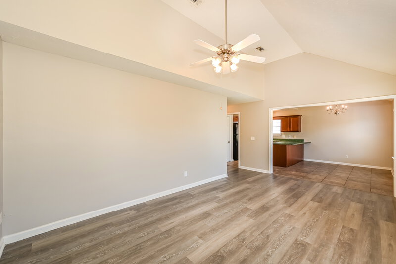 2,070/Mo, 1303 Tonya Dr La Vergne, TN 37086 Living Room View 2