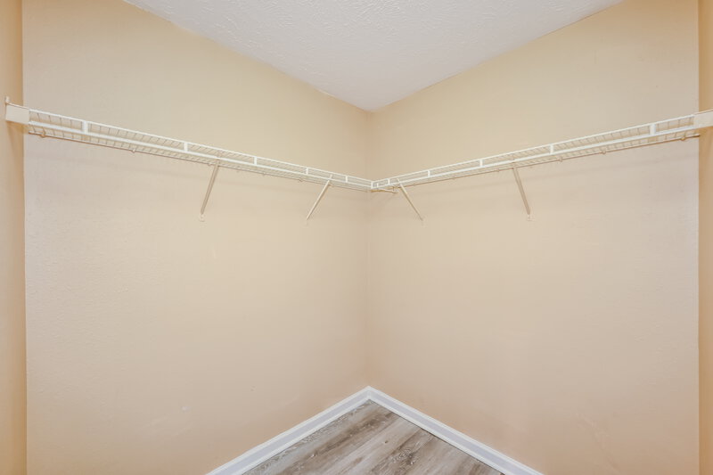2,070/Mo, 1303 Tonya Dr La Vergne, TN 37086 Walk In Closet View