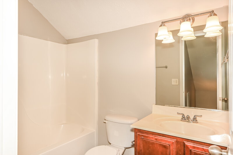2,070/Mo, 1303 Tonya Dr La Vergne, TN 37086 Bathroom View