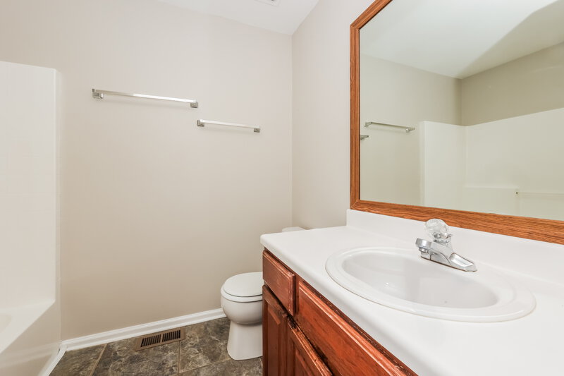 2,080/Mo, 1523 Waxman Dr La Vergne, TN 37086 Bathroom View