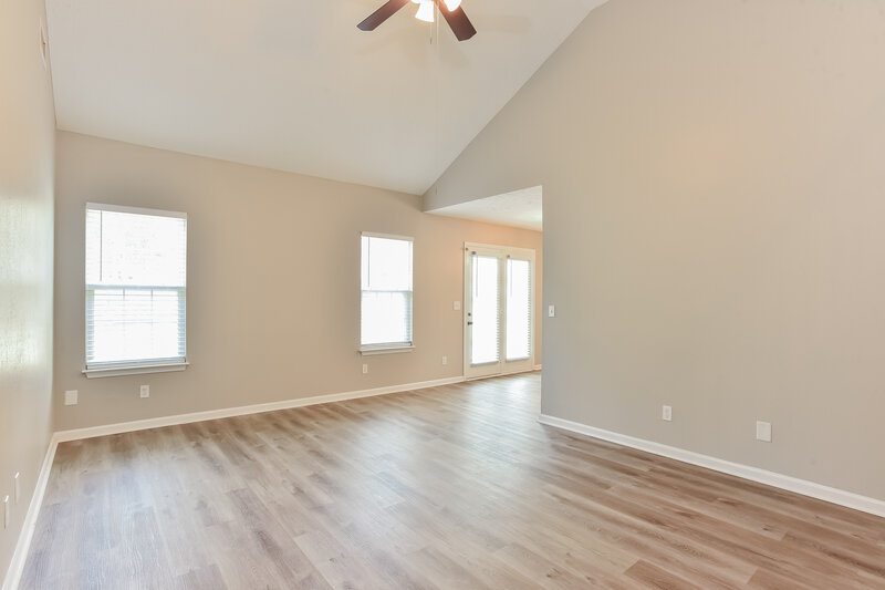 1,820/Mo, 134 Lyndhurst Dr La Vergne, TN 37086 Living Room View