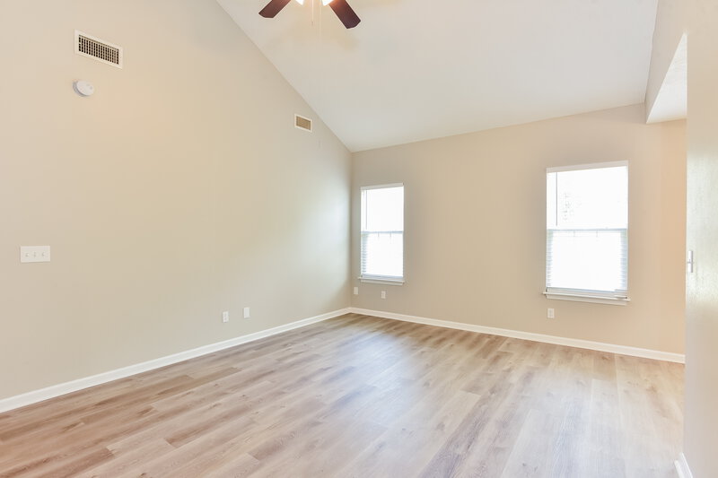 1,820/Mo, 134 Lyndhurst Dr La Vergne, TN 37086 Living Room View 2