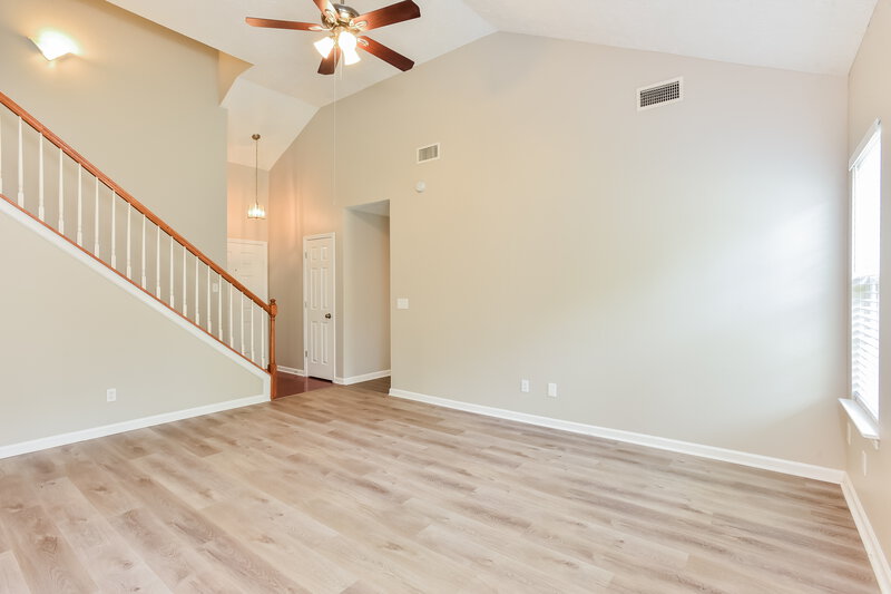 1,820/Mo, 134 Lyndhurst Dr La Vergne, TN 37086 Living Room View 3