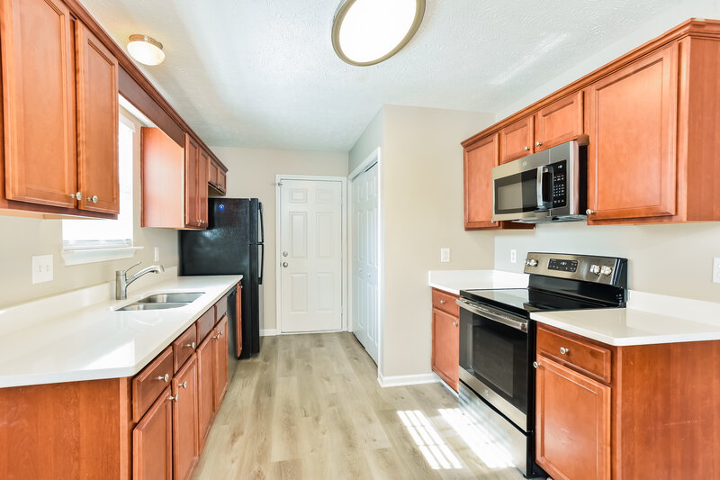 1,820/Mo, 134 Lyndhurst Dr La Vergne, TN 37086 Kitchen View 2