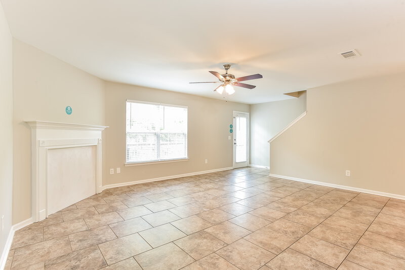 2,520/Mo, 165 Lyndhurst Dr La Vergne, TN 37086 Living Room View 3