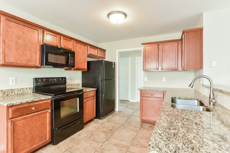 2,520/Mo, 165 Lyndhurst Dr La Vergne, TN 37086 Kitchen View 2