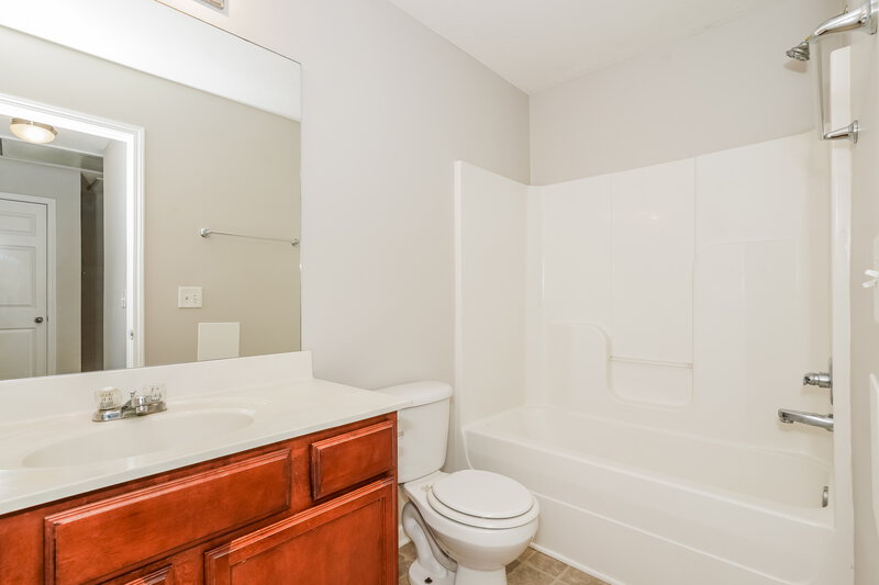 1,545/Mo, 8028 Logan Dr La Vergne, TN 37086 Bathroom View