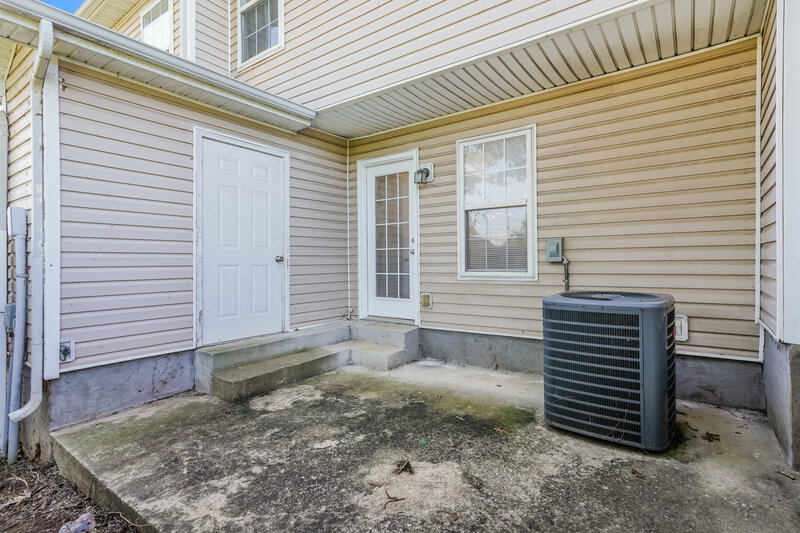 1,545/Mo, 8028 Logan Dr La Vergne, TN 37086 Rear View