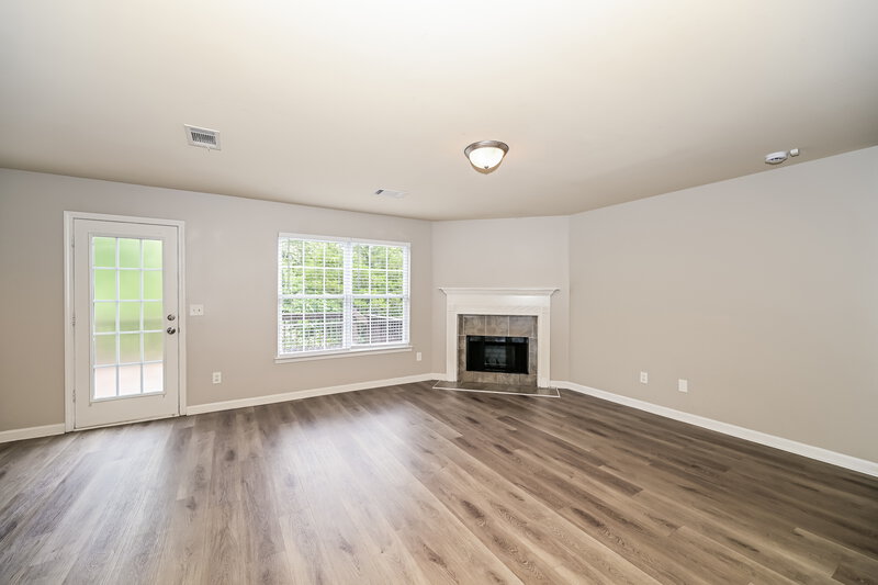 2,595/Mo, 167 Lyndhurst Dr La Vergne, TN 37086 Living Room View
