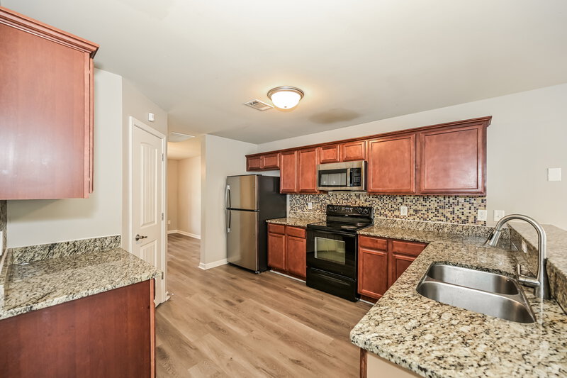 2,595/Mo, 167 Lyndhurst Dr La Vergne, TN 37086 Kitchen View 2