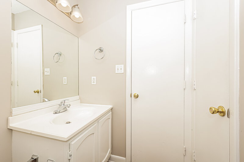 2,150/Mo, 110 Bland Dr Mount Juliet, TN 37122 Bathroom View 2