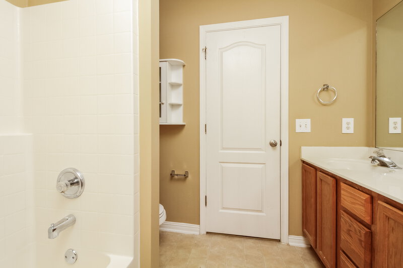 2,140/Mo, 1019 Somerset Trace Mount Juliet, TN 37122 Main Bathroom View 2