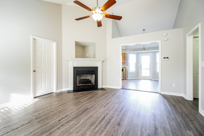 2,035/Mo, 604 Cahaba Ct Mount Juliet, TN 37122 Living Room View 2