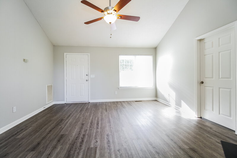 2,035/Mo, 604 Cahaba Ct Mount Juliet, TN 37122 Living Room View 4