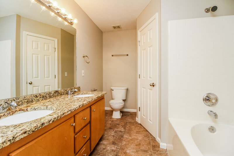 2,035/Mo, 604 Cahaba Ct Mount Juliet, TN 37122 Main Bathroom View