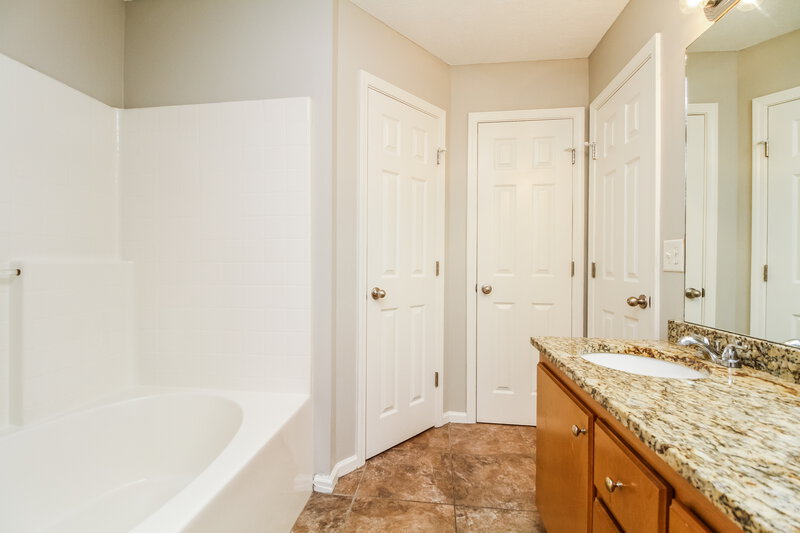 2,035/Mo, 604 Cahaba Ct Mount Juliet, TN 37122 Main Bathroom View 2