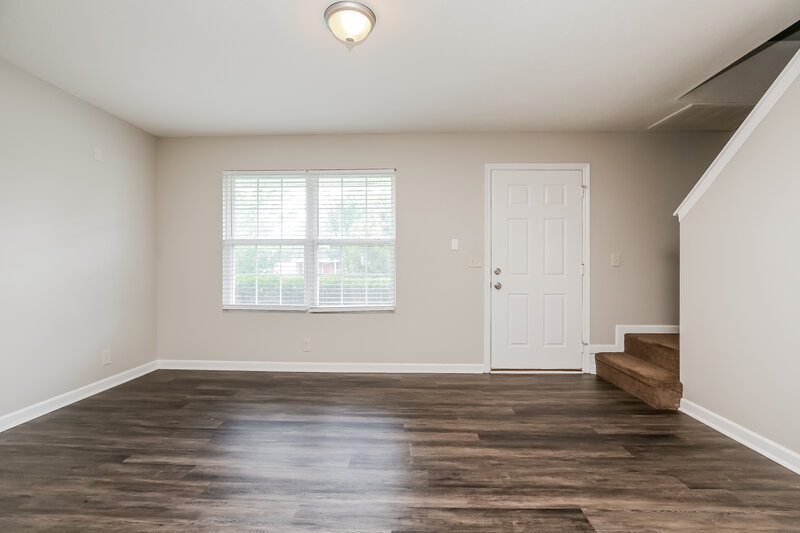 2,055/Mo, 1440 Westview Dr Murfreesboro, TN 37128 Living Room View 2