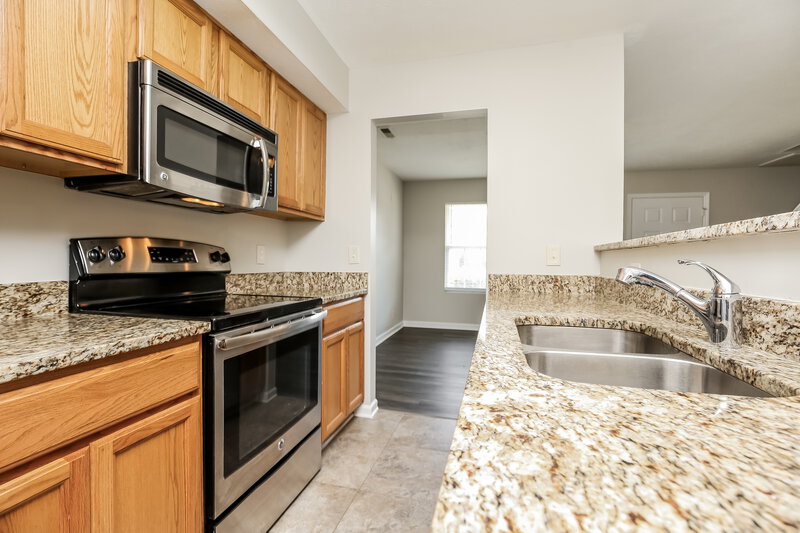 2,055/Mo, 1440 Westview Dr Murfreesboro, TN 37128 Kitchen View 2
