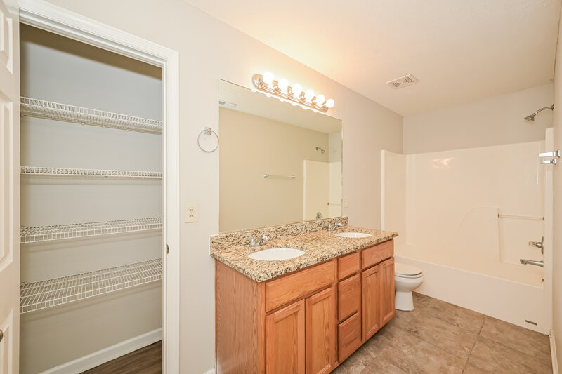 1,965/Mo, 1440 Westview Dr Murfreesboro, TN 37128 Main Bathroom View