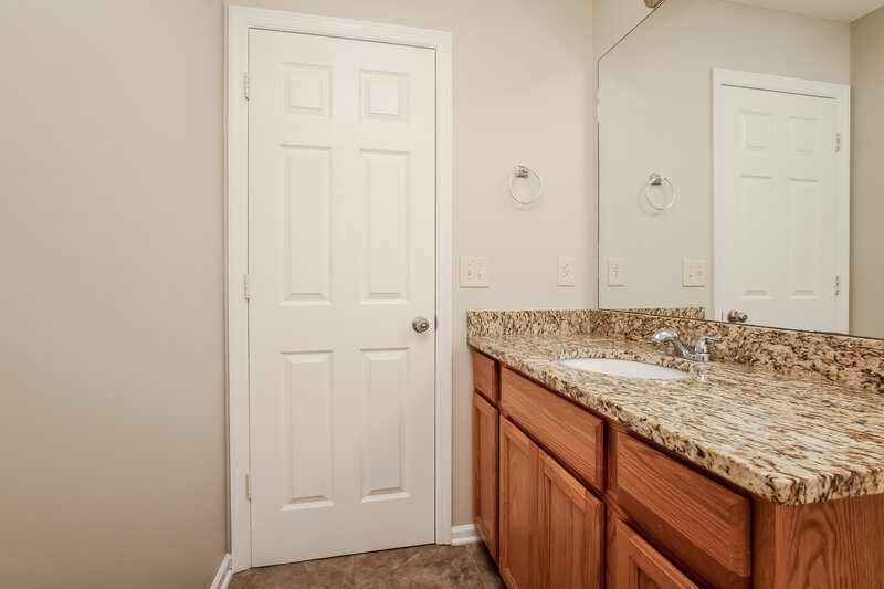 2,055/Mo, 1440 Westview Dr Murfreesboro, TN 37128 Main Bathroom View 2