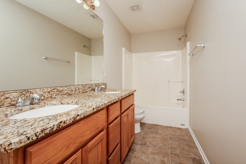 2,055/Mo, 1440 Westview Dr Murfreesboro, TN 37128 Bathroom View