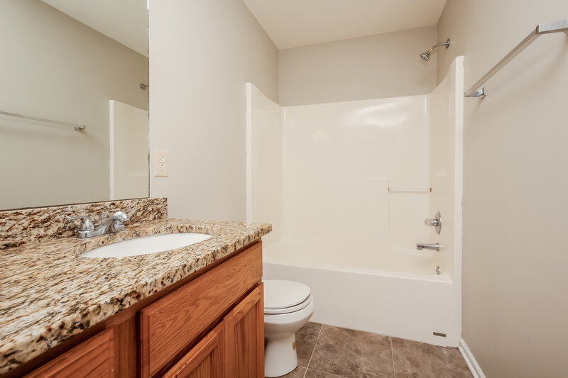 2,055/Mo, 1440 Westview Dr Murfreesboro, TN 37128 Bathroom View 2