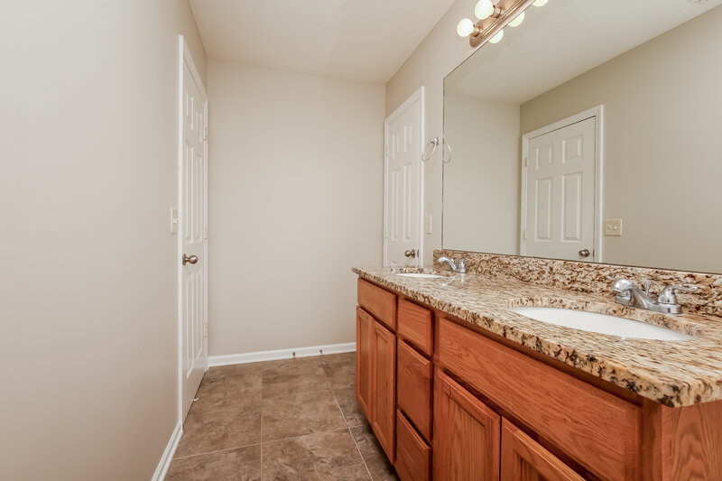 2,055/Mo, 1440 Westview Dr Murfreesboro, TN 37128 Bathroom View 3