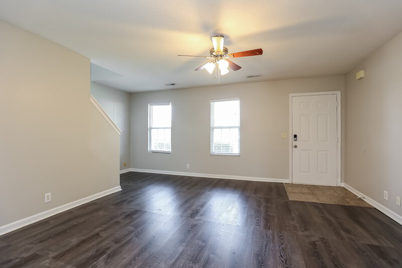 2,140/Mo, 2611 Hawk Eye Ct Murfreesboro, TN 37128 Living Room View 2