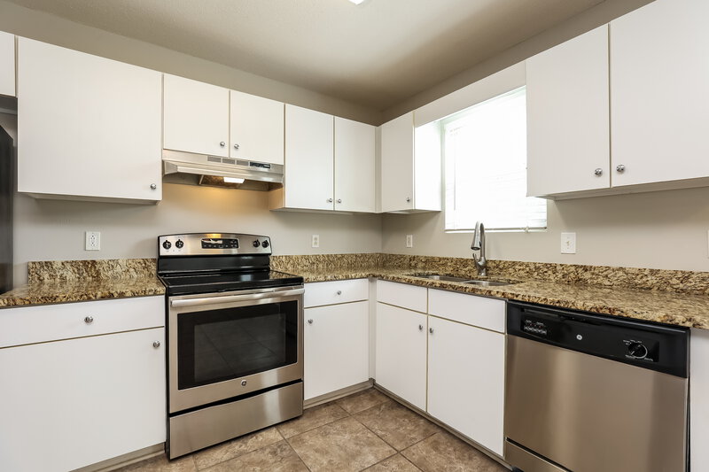 2,140/Mo, 2611 Hawk Eye Ct Murfreesboro, TN 37128 Kitchen View 2