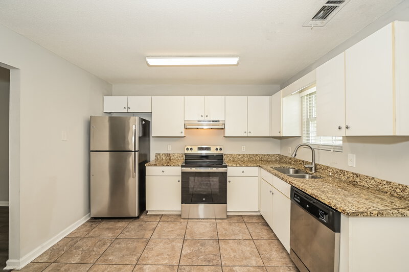 1,910/Mo, 2611 Hawk Eye Ct Murfreesboro, TN 37128 Kitchen View 2