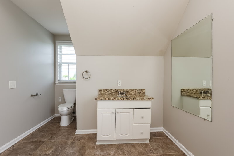 2,140/Mo, 2611 Hawk Eye Ct Murfreesboro, TN 37128 Main Bathroom View