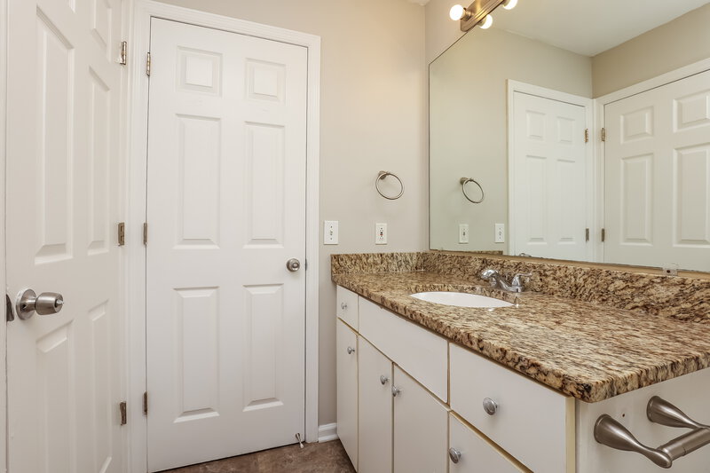 2,140/Mo, 2611 Hawk Eye Ct Murfreesboro, TN 37128 Bathroom View 2