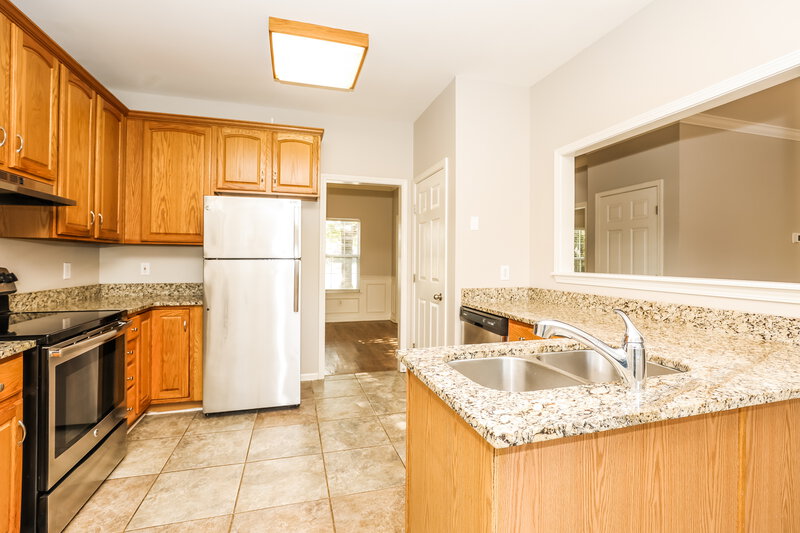 2,500/Mo, 398 Roxie Ct Murfreesboro, TN 37128 Kitchen View 2