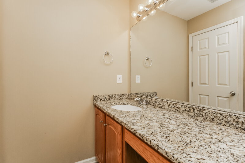 2,500/Mo, 398 Roxie Ct Murfreesboro, TN 37128 Bathroom View